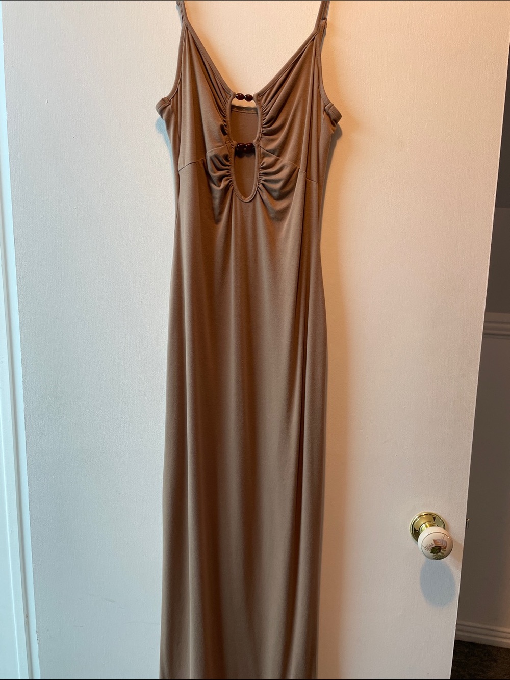 M  Gorgeous Sleeveless  Light Taupe Maxi Dress with Front Cutout. NWOT